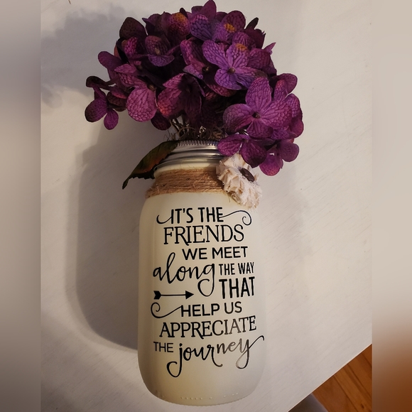 Friends Chiffon Cream Chalk Painted Quart Jar with Purple Hydrangea - Picture 4 of 6